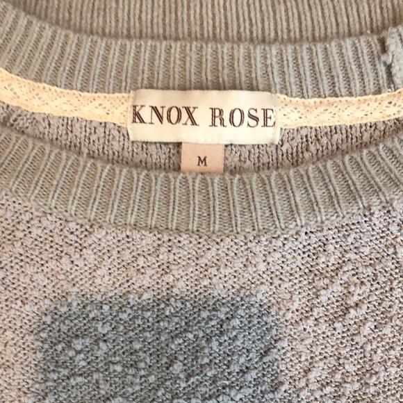 Light gray long sleeve sweater/ sweatshirt. Size medium. - Picture 4 of 4